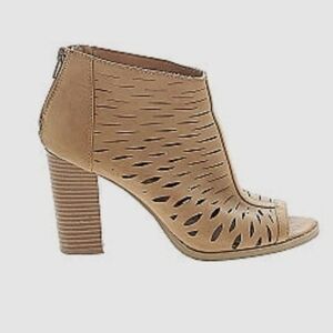Apt. 9 Tan Cutout Ankle Booties Size 6.5 B1